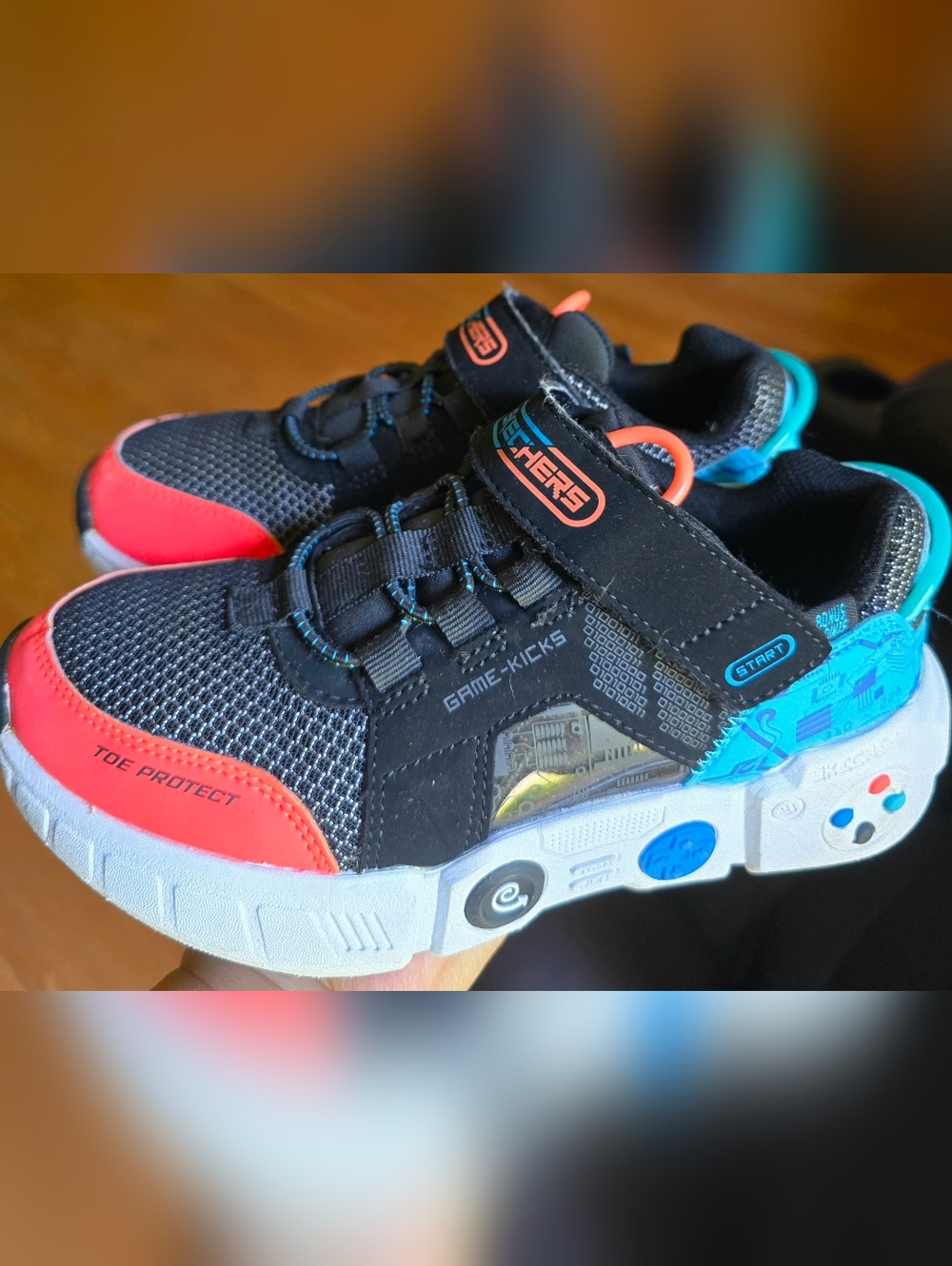 Sz 3 Big Kids SKECHERS GAME KICKS GAMETRONIX 2.0 Bkack/Multi Bungee Laces